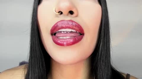 kim_mouth17 online show from April 22, 11:06 pm