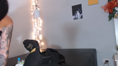 Snapshot of kimandyuk chatting on December 18, 2:10 am Kim  Yuk online show from December 18, 2:10 am