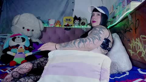 vivi independent model  online show from April 9, 1:27 am