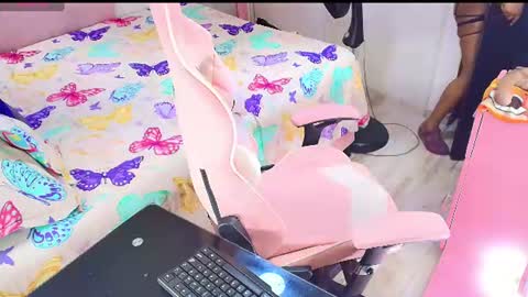 Snapshot of kimberly_bellu chatting on June 19, 2:05 am Anita. online show from June 19, 2:05 am