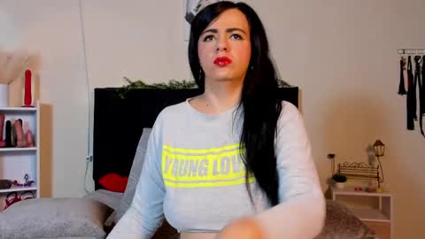 Snapshot of kimberly_lozano chatting on April 22, 11:45 am Kimberly online show from April 22, 11:45 am
