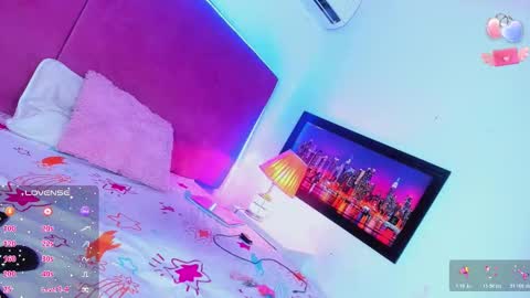 Your Queen KIM online show from November 6, 7:26 pm