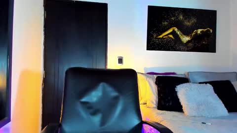 Kimberly Banks online show from January 20, 10:15 pm