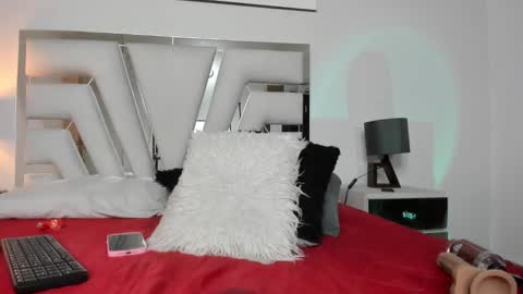 Snapshot of kimberlycoxxx chatting on January 27, 1:05 am kimberly online show from January 27, 1:05 am