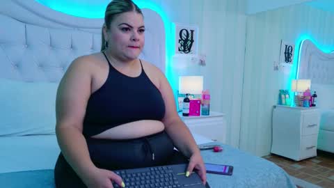 KimBrooks online show from November 13, 10:58 am