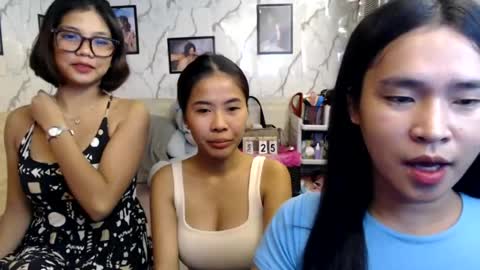 kimchuueee online show from June 25, 9:36 am