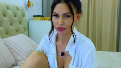 KIm online show from December 3, 4:05 pm