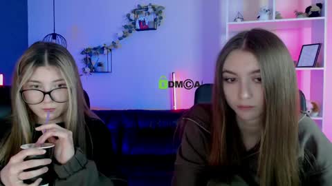 kimi_glow online show from May 3, 7:31 pm