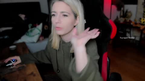 Wolfs Girl online show from October 4, 2:15 pm