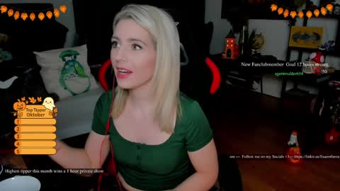 Wolfs Girl online show from October 23, 7:01 pm