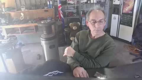 kimintheshed online show from September 14, 4:11 am