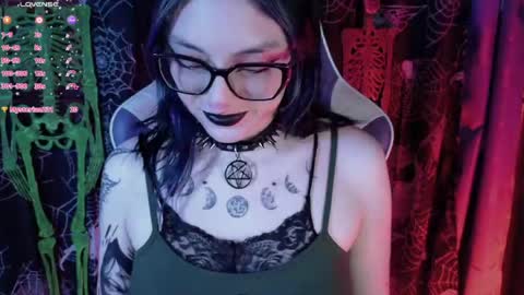 Snapshot of kimlennox__ chatting on April 28, 1:49 pm Kim Lennox online show from April 28, 1:49 pm