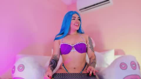 Kim  online show from November 21, 8:29 pm