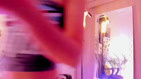 Kimm online show from September 18, 2:35 am