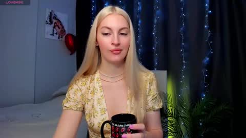 kimmy1_powell online show from October 6, 3:48 am