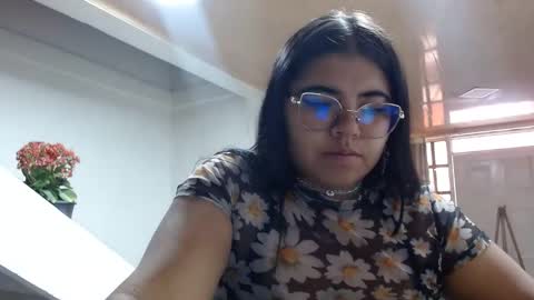 Kimmy online show from December 3, 7:44 pm