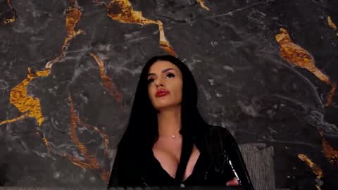 Snapshot of kimwilmes chatting on December 19, 5:50 pm Kim Wilmes online show from December 19, 5:50 pm