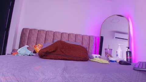 Bella online show from April 8, 3:17 am