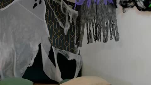 Angel Falconer online show from October 30, 2:46 am