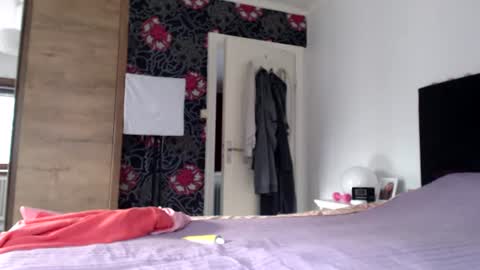 Snapshot of kingandprincess chatting on June 17, 6:20 pm sexysexyhotwetpinkredpussy online show from June 17, 6:20 pm