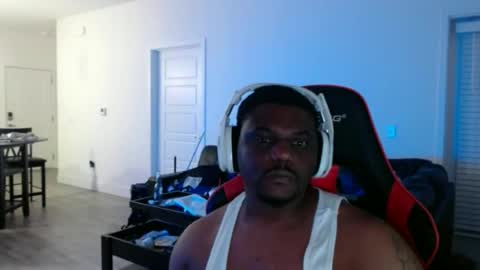 Snapshot of kingbell3489 chatting on June 14, 2:24 am kingbell3489 online show from June 14, 2:24 am