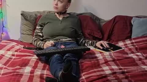 Snapshot of kingdidi530 chatting on December 17, 12:16 am Scarred Thighs online show from December 17, 12:16 am