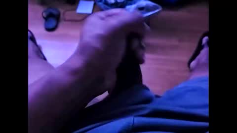 Snapshot of kingedger3229 chatting on December 3, 3:36 am kingedger3229 online show from December 3, 3:36 am