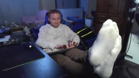 Master  King Tommy online show from April 4, 8:12 am