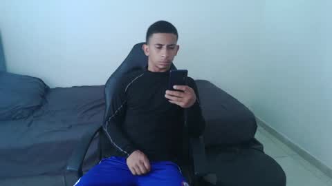 DOMINANT ALPHA KINGS online show from May 22, 8:36 pm