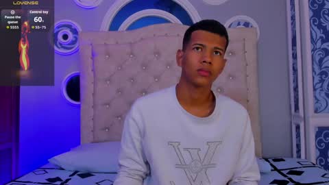 Snapshot of kingstark_ chatting on November 23, 10:37 am sebastian online show from November 23, 10:37 am