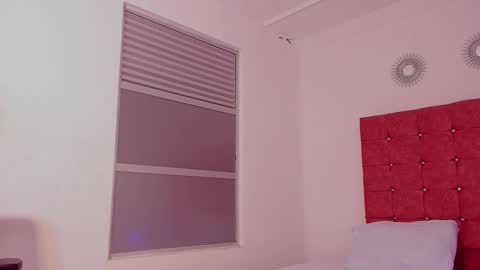 Snapshot of kingstark_ chatting on December 4, 2:04 pm sebastian online show from December 4, 2:04 pm