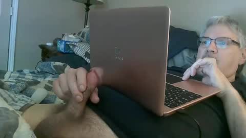 Snapshot of kingtongue10 chatting on January 1, 4:50 pm kingtongue10 online show from January 1, 4:50 pm