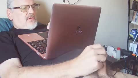 Snapshot of kingtongue10 chatting on November 23, 4:07 pm kingtongue10 online show from November 23, 4:07 pm