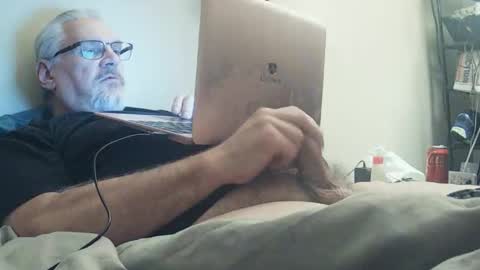 Snapshot of kingtongue10 chatting on December 3, 1:57 am kingtongue10 online show from December 3, 1:57 am