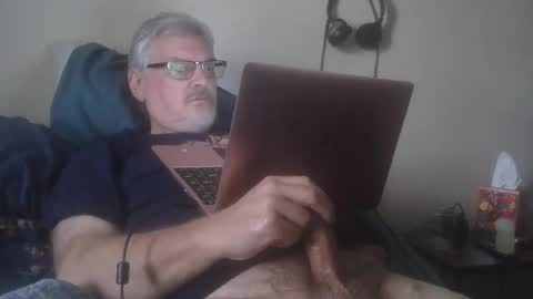 Snapshot of kingtongue10 chatting on February 17, 10:05 pm kingtongue10 online show from February 17, 10:05 pm