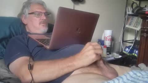 kingtongue10 online show from May 6, 8:14 pm