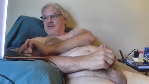 kingtongue10 online show from May 15, 9:44 pm