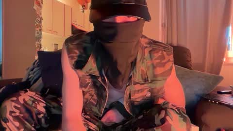 kinksterarmyboi online show from April 4, 7:17 am