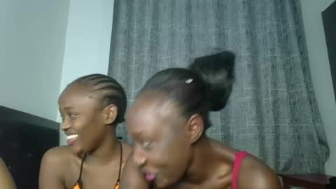 Snapshot of kinky_leila chatting on June 13, 5:22 pm kinky_leila online show from June 13, 5:22 pm