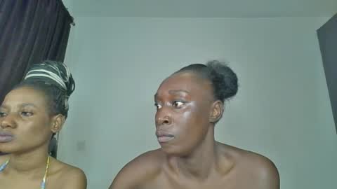 Snapshot of kinky_leila chatting on June 28, 5:13 am kinky_leila online show from June 28, 5:13 am