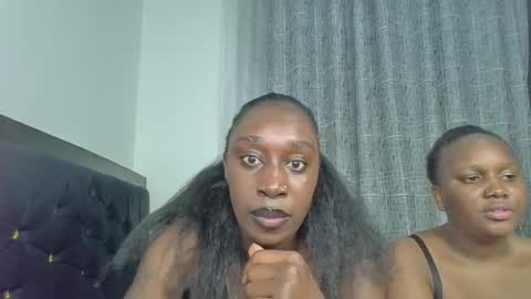 Snapshot of kinky_leila chatting on July 18, 10:46 pm kinky_leila online show from July 18, 10:46 pm