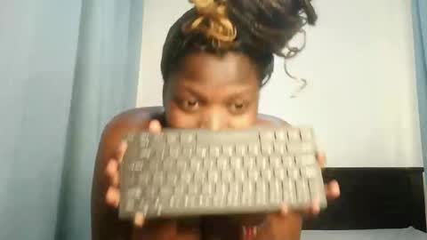 Lola online show from November 26, 9:21 am