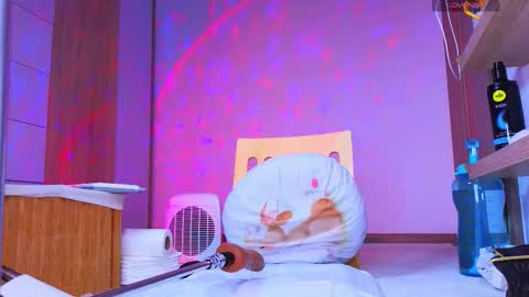 Mary online show from March 20, 7:19 pm