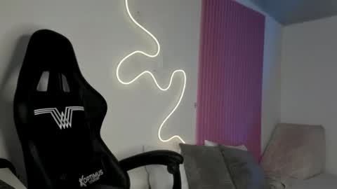 kinky yeyns online show from December 19, 12:17 am