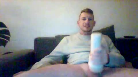 kinkylionboy online show from December 4, 8:50 pm