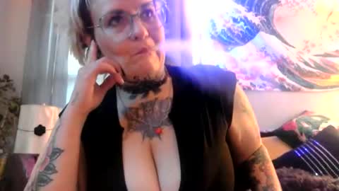 Snapshot of kinkypinkyplay2 chatting on January 23, 1:02 pm Kinky Pinky online show from January 23, 1:02 pm