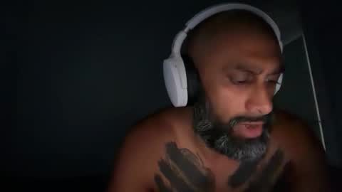 kinky black guy just letting it slide online show from March 16, 1:33 am