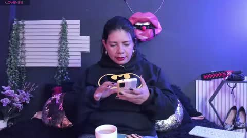 Snapshot of kinkyy_mom chatting on July 12, 3:25 pm kinkyy_mom online show from July 12, 3:25 pm