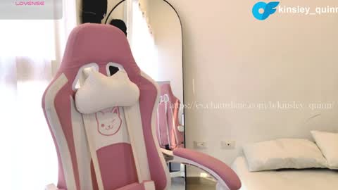 Snapshot of kinsley_quinn chatting on April 24, 10:23 pm 5 short videos of my body parts for 200 tks online show from April 24, 10:23 pm