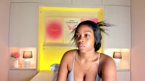 M A R A  online show from November 19, 12:05 pm